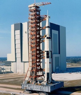1a-HN-Ac-Revell-Apollo-Saturn-V-1.144